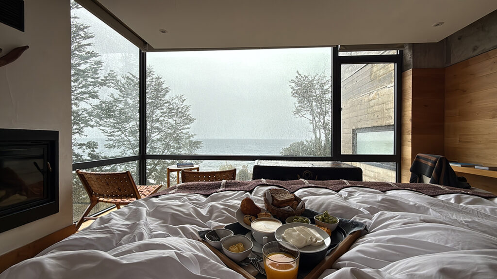 Hotel AWA: Donde la Distinción Michelin se Encuentra con el Confort Absoluto del Sur de Chile